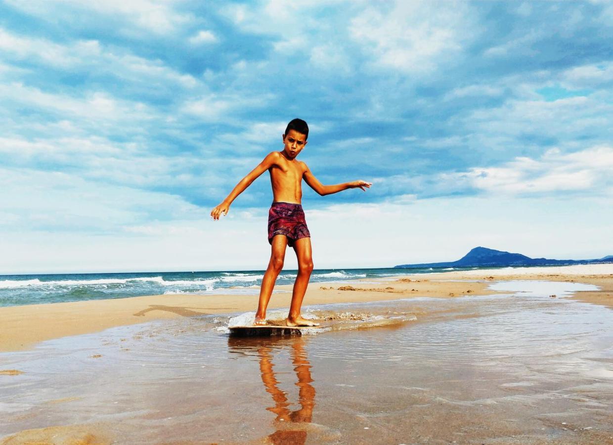 Hello Piles Beach Javier Luaran gambar