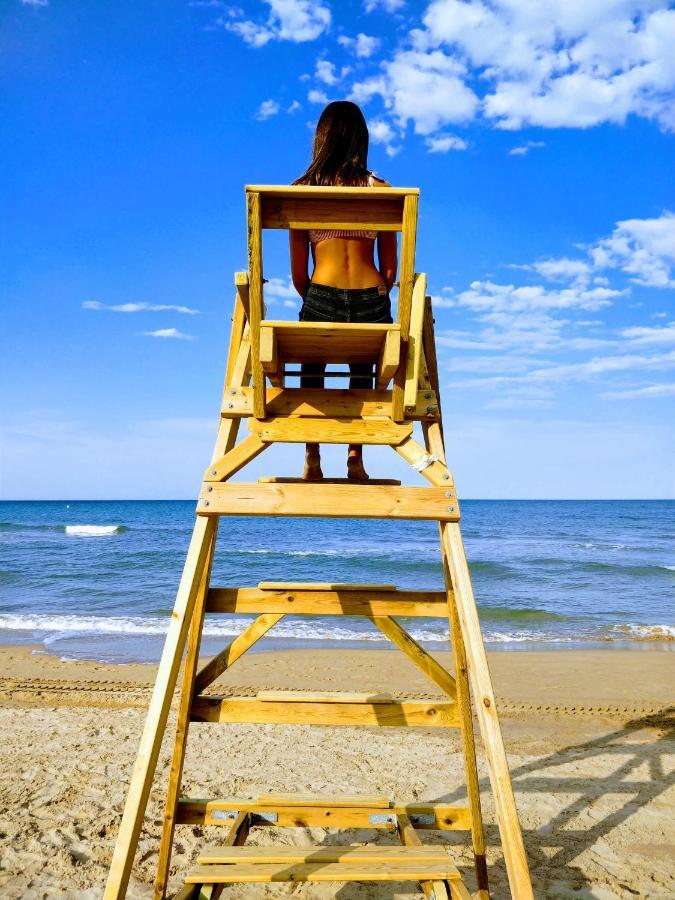 Hello Piles Beach Javier Luaran gambar