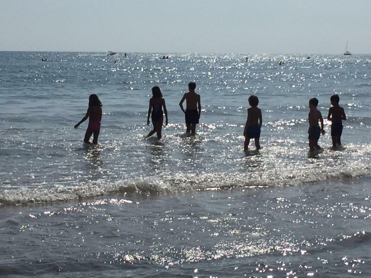 Hello Piles Beach Javier Luaran gambar